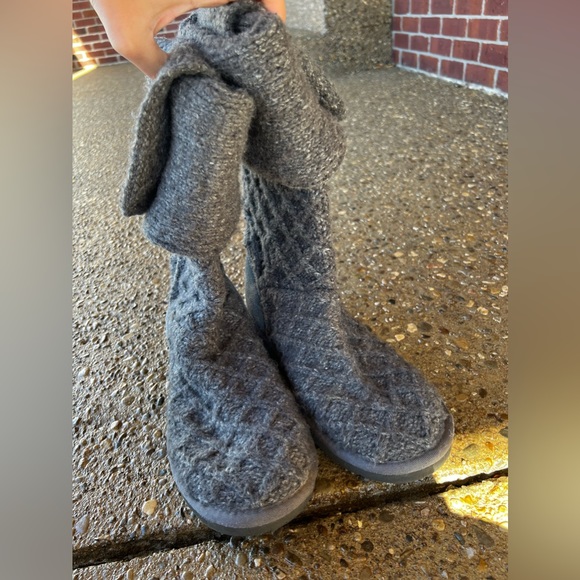 UGG Lattice Cardi Button Detailed Knit boots size 9 - Picture 3 of 4